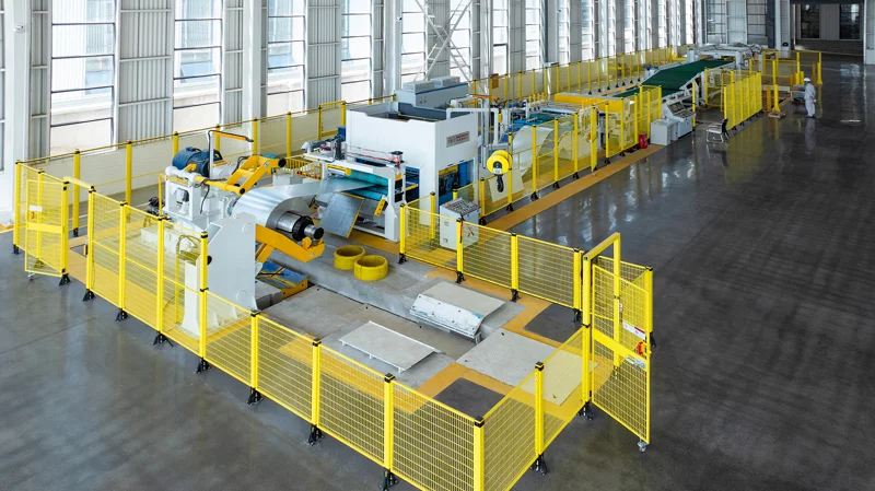 Uncoiling and Leveling Stop-Start Shear Cut To Length Line